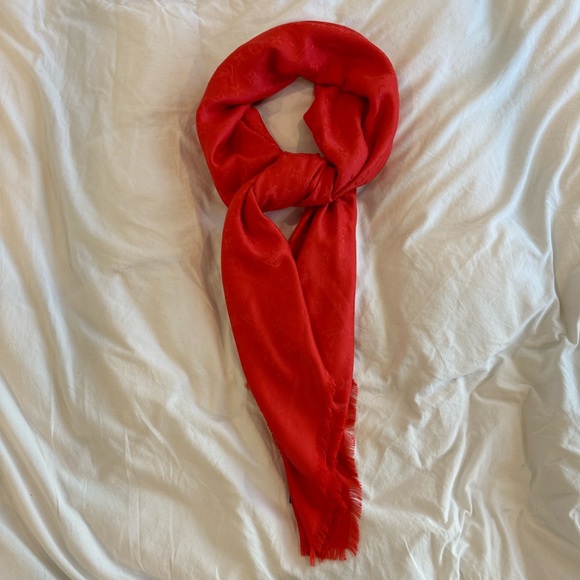 Gorgeous Authentic Louis Vuitton Monogram Shine Shawl - Picture 7 of 11